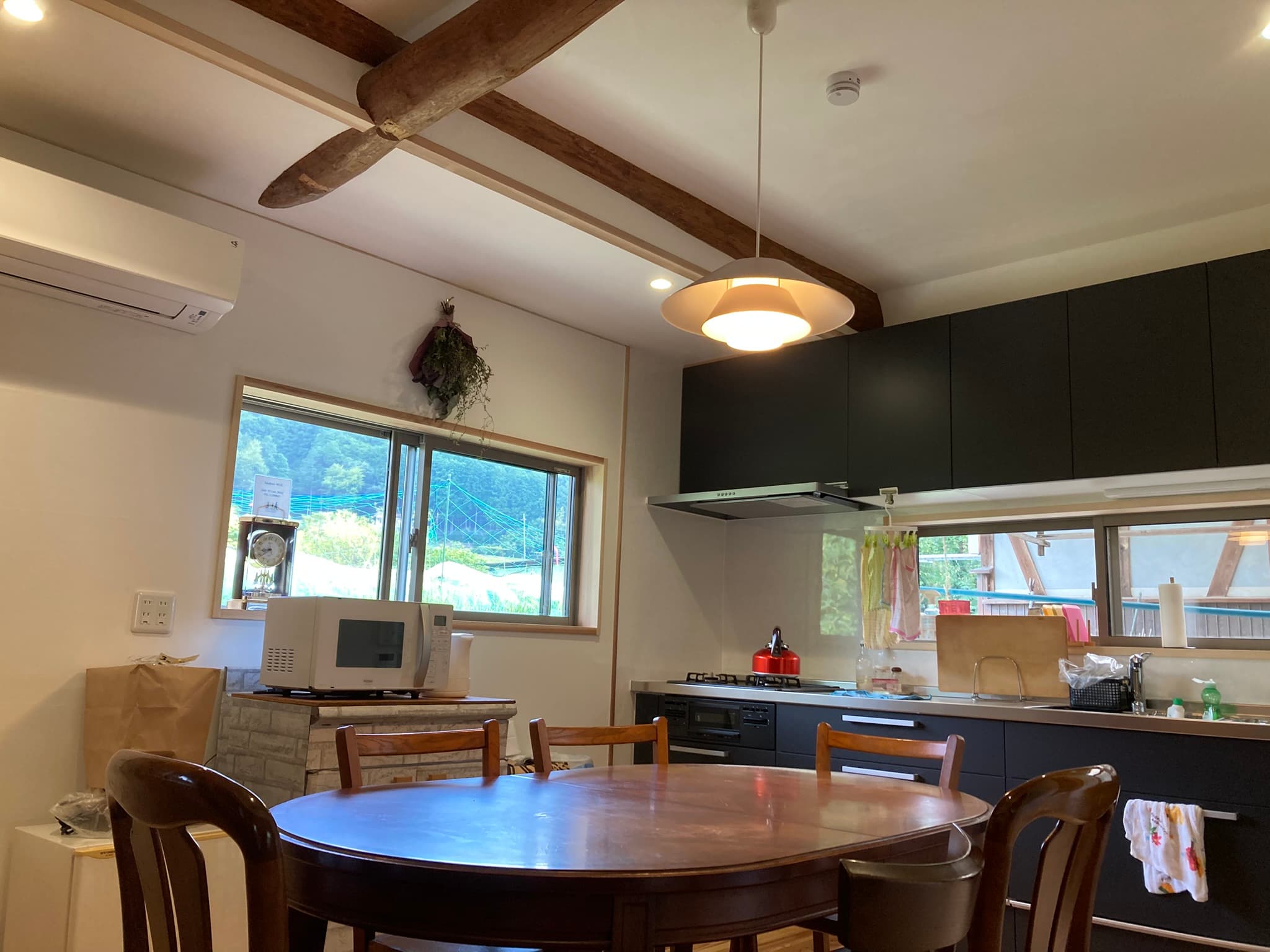 Sasabaseのキッチンダイニング